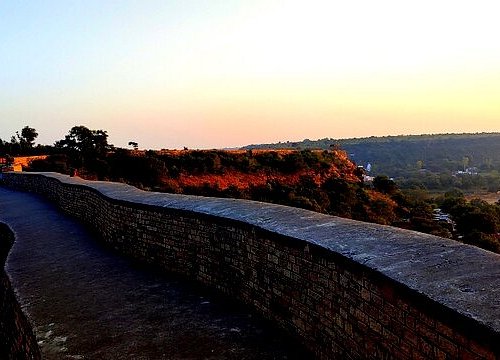 Chanderi Sarees - Traditional Handloom Weaving